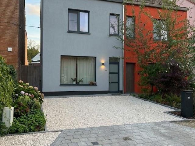 Totaal gerenoveerde, energiezuinige woning