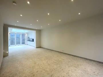 Totaal gerenoveerde woning met terras nabij UZ Gent