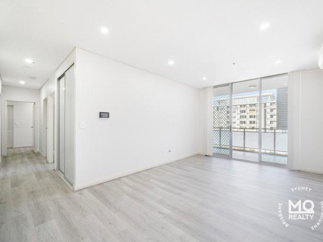 Total 121sqm / Family Sized 2 Bedroom + Large Study Potential 3rd Bedroom / Seamless Indoor Outdoor Living / Low Strata Levies / Level 7