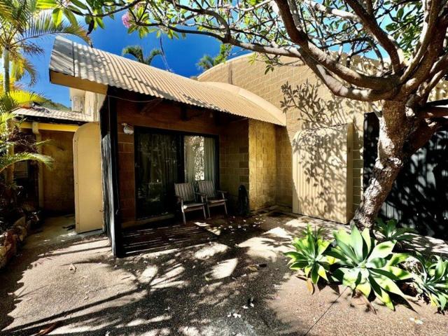 Total Beach Frontage Fully Furnished Villa with Pool!