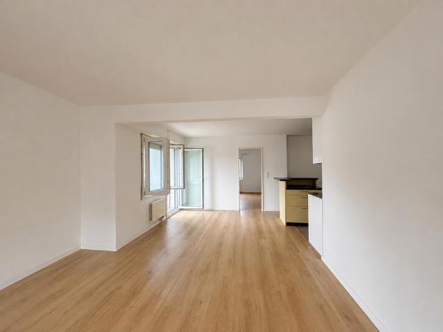 Total neurenovierte Helle 4.5 Zimmer Wohnung mit Balkon in Lengnau BE