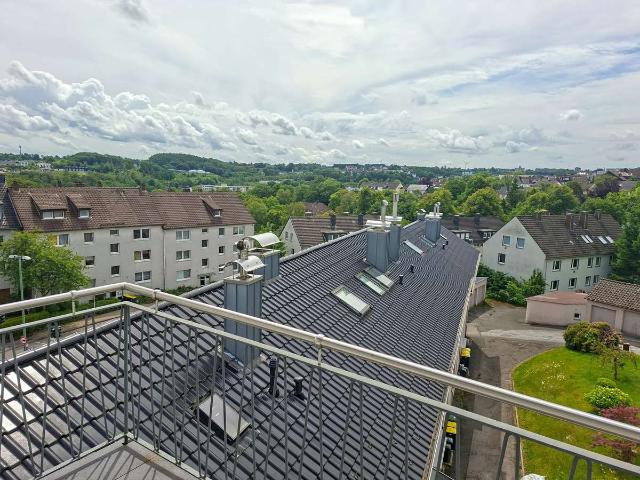 Total renovierte 3 Zimmer mit Balkon, modern und günstig