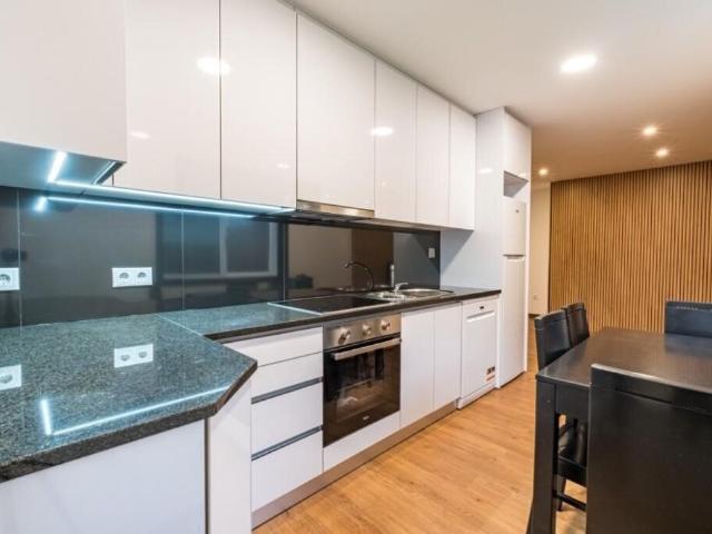 Totalmente Renovado | Suites | Terraço | Garagem | 92m² Paredes