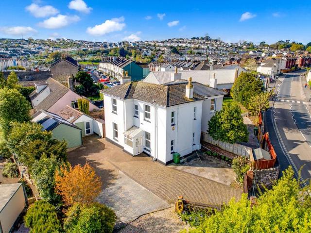 Totnes Road, Paignton 3 bed semi detached house to rent £1,500 pcm £346 pw
