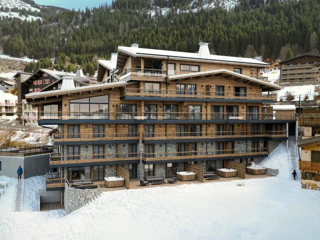 Tout neuf, appartement triplex de 5 chambres à vendre à 6 mi. m² Châtel