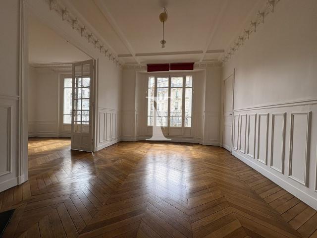 Tout savoir sur cet appartement dans le quartier Cambronne Garibaldi, à Paris 15ème