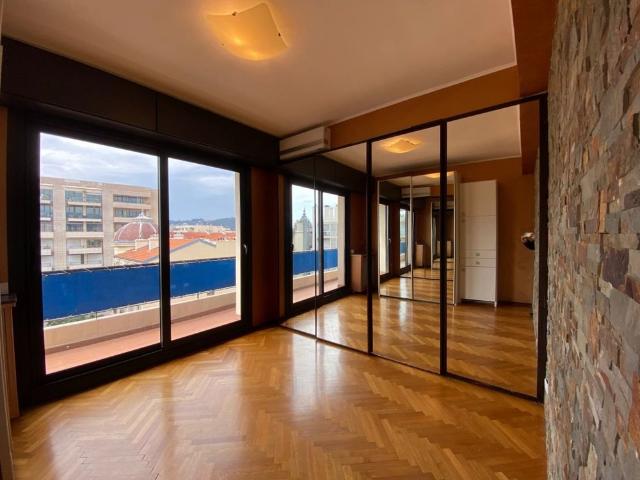 Tout savoir sur cet appartement dans le quartier Carré d'Or, à Nice