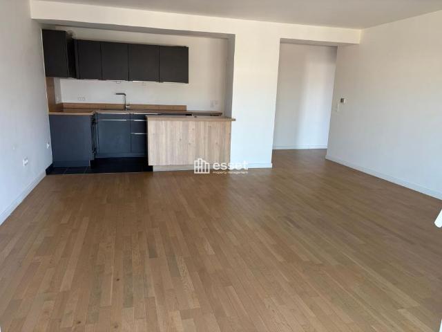 Tout savoir sur cet appartement dans le quartier Centre Ville, à Suresnes