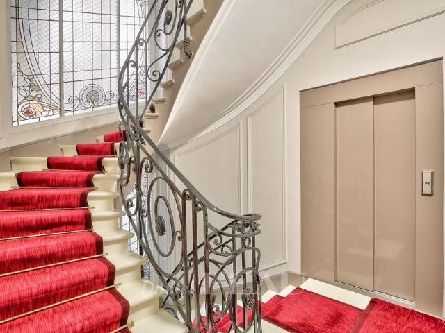 Tout savoir sur cet appartement dans le quartier Clichy Trinité, à Paris 9ème