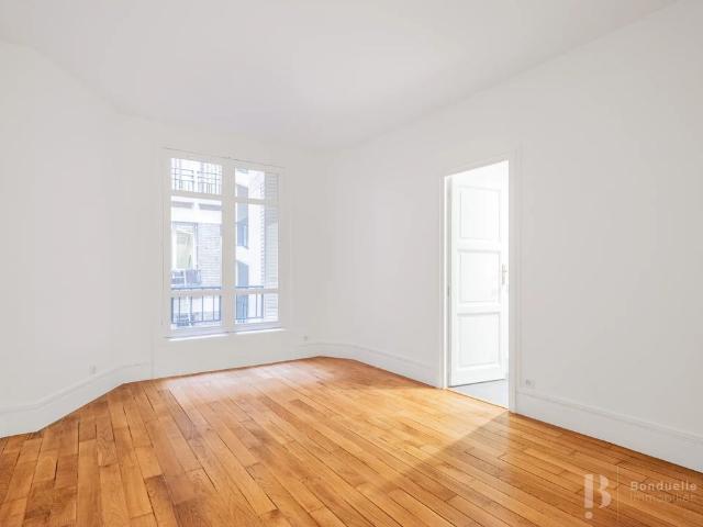 Tout savoir sur cet appartement dans le quartier Bois de Boulogne, à Paris 16ème