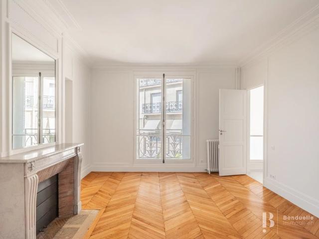 Tout savoir sur cet appartement dans le quartier Bois de Boulogne, à Paris 16ème