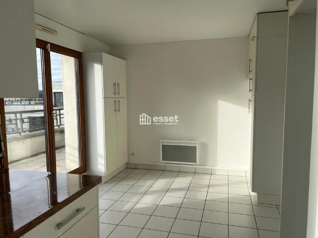 Tout savoir sur cet appartement dans le quartier Bécon, à Courbevoie