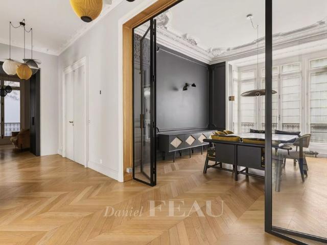 Tout savoir sur cet appartement dans le quartier Gros Caillou, à Paris 7ème