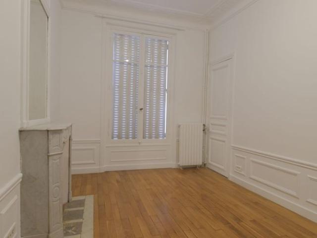 Tout savoir sur cet appartement dans le quartier Gros Caillou, à Paris 7ème