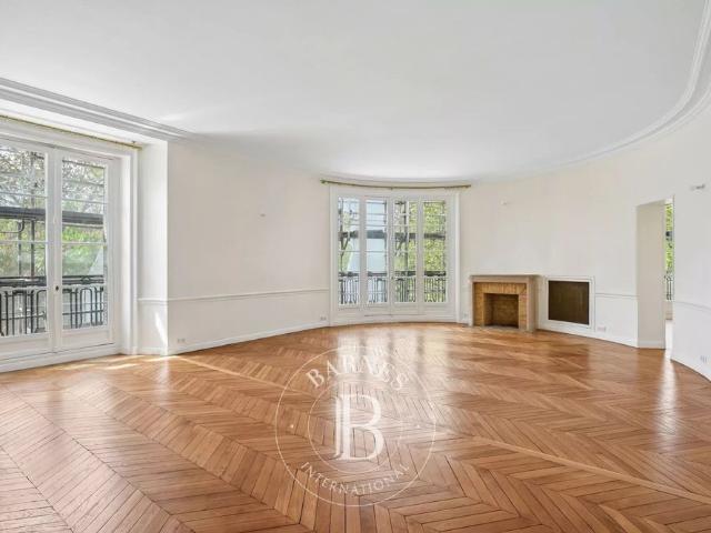 Tout savoir sur cet appartement dans le quartier Gros Caillou, à Paris 7ème