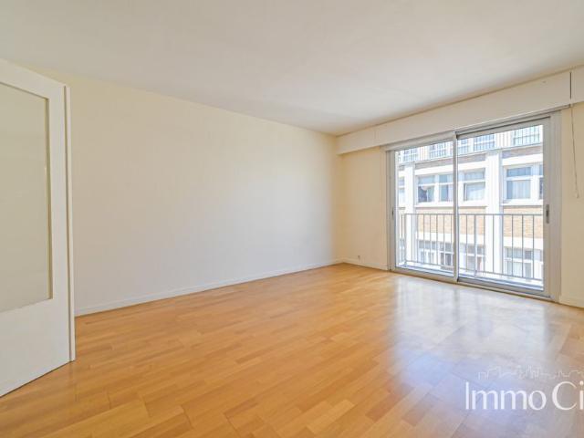 Tout savoir sur cet appartement dans le quartier Gros Caillou, à Paris 7ème