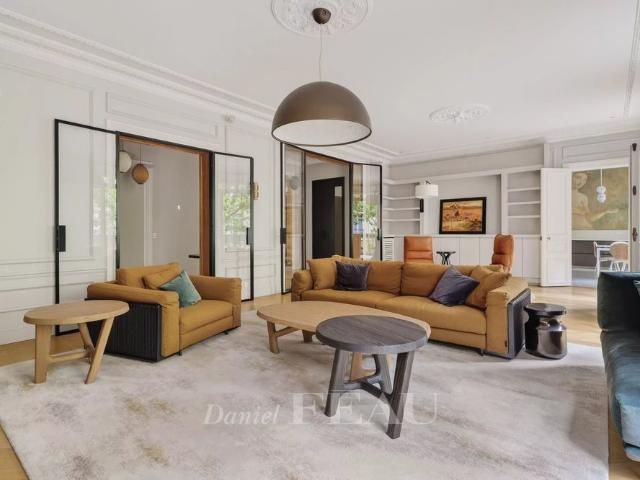 Tout savoir sur cet appartement dans le quartier Gros Caillou, à Paris 7ème