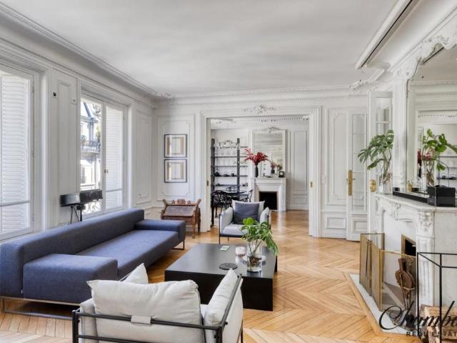 Tout savoir sur cet appartement dans le quartier Gros Caillou, à Paris 7ème