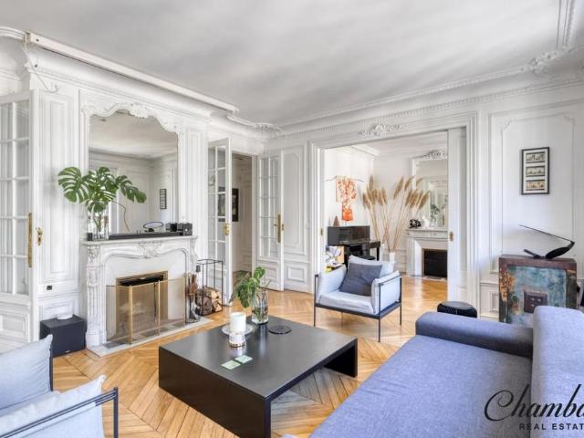 Tout savoir sur cet appartement dans le quartier Gros Caillou, à Paris 7ème