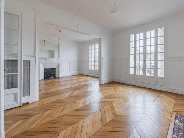 Tout savoir sur cet appartement dans le quartier Gros Caillou, à Paris 7ème
