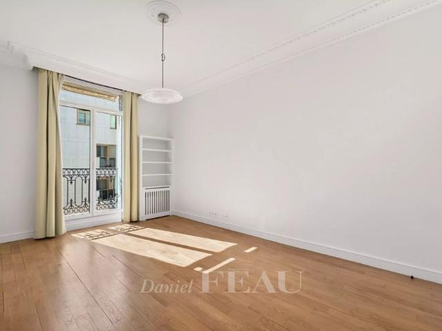 Tout savoir sur cet appartement dans le quartier Gros Caillou, à Paris 7ème