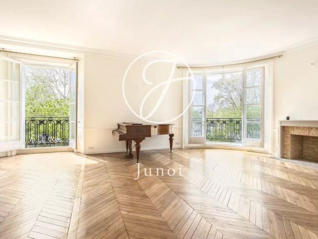 Tout savoir sur cet appartement dans le quartier Gros Caillou, à Paris 7ème