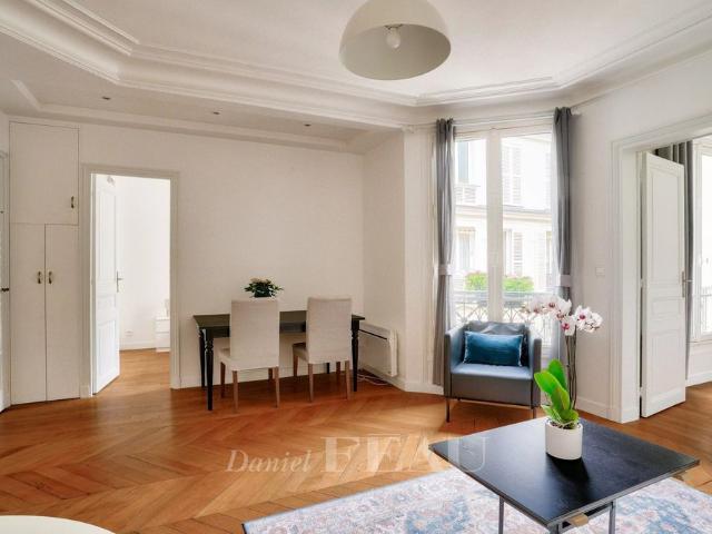 Tout savoir sur cet appartement dans le quartier Gros Caillou, à Paris 7ème