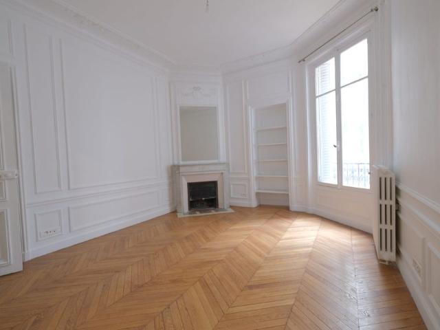 Tout savoir sur cet appartement dans le quartier Gros Caillou, à Paris 7ème