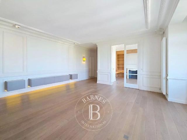 Tout savoir sur cet appartement dans le quartier Gros Caillou, à Paris 7ème