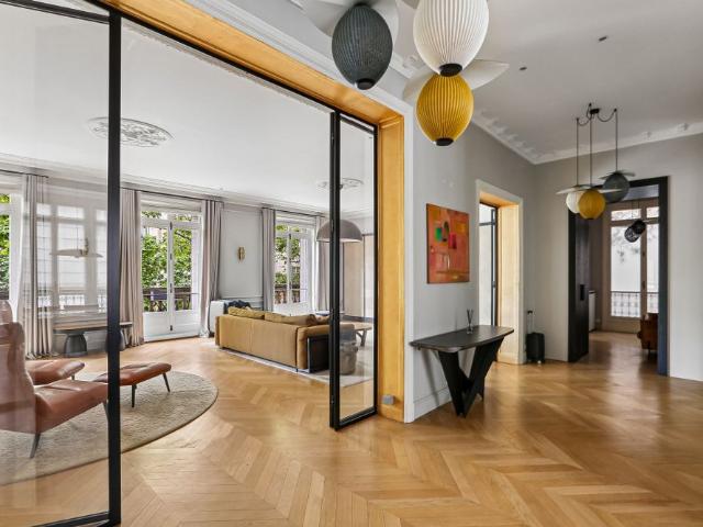 Tout savoir sur cet appartement dans le quartier Gros Caillou, à Paris 7ème