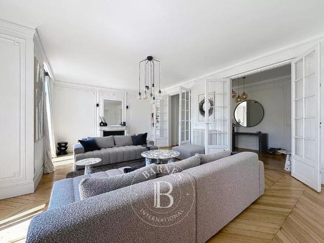 Tout savoir sur cet appartement dans le quartier Gros Caillou, à Paris 7ème