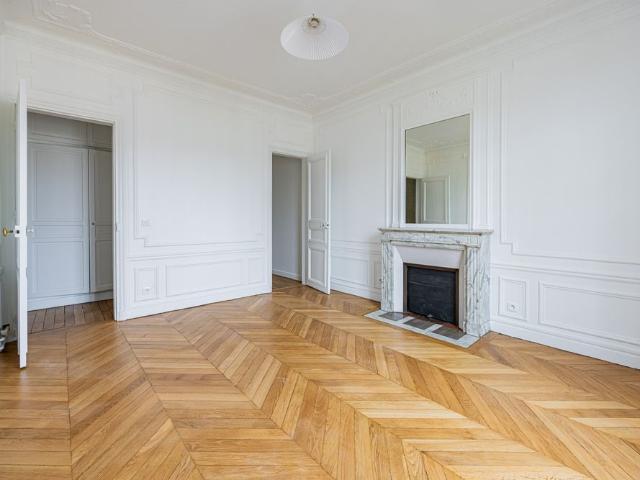 Tout savoir sur cet appartement dans le quartier Gros Caillou, à Paris 7ème