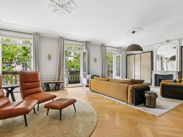 Tout savoir sur cet appartement dans le quartier Gros Caillou, à Paris 7ème