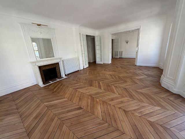 Tout savoir sur cet appartement dans le quartier Gros Caillou, à Paris 7ème