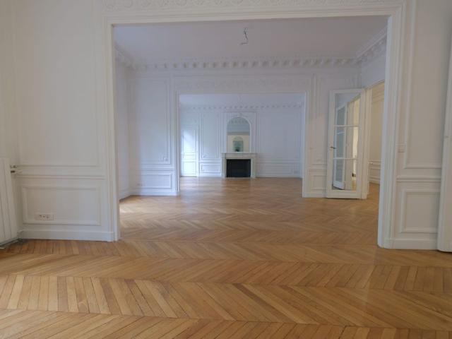 Tout savoir sur cet appartement dans le quartier Gros Caillou, à Paris 7ème