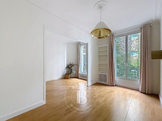 Tout savoir sur cet appartement dans le quartier Gros Caillou, à Paris 7ème