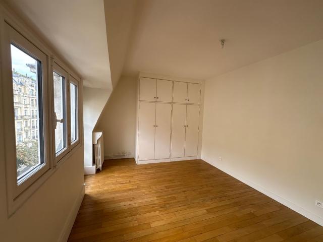 Tout savoir sur cet appartement dans le quartier Gros Caillou, à Paris 7ème