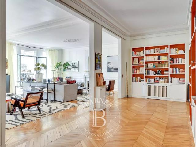 Tout savoir sur cet appartement dans le quartier Gros Caillou, à Paris 7ème