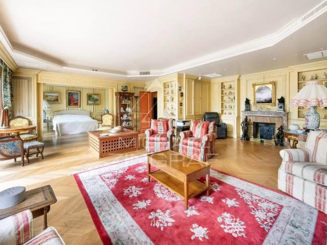 Tout savoir sur cet appartement dans le quartier Gros Caillou, à Paris 7ème