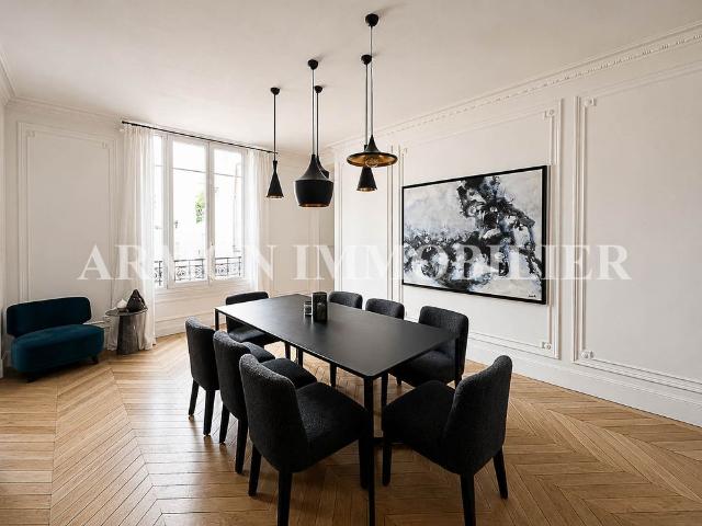 Tout savoir sur cet appartement dans le quartier Gros Caillou, à Paris 7ème