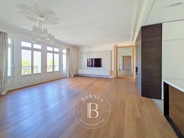 Tout savoir sur cet appartement dans le quartier Gros Caillou, à Paris 7ème