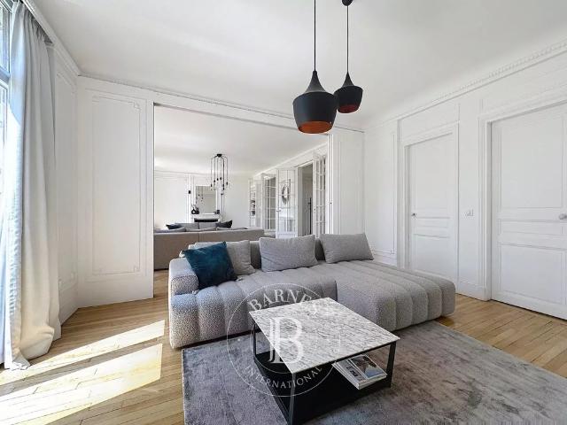 Tout savoir sur cet appartement dans le quartier Gros Caillou, à Paris 7ème