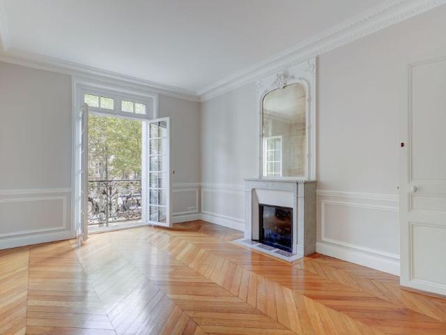 Tout savoir sur cet appartement dans le quartier Ecole Militaire, à Paris 7ème