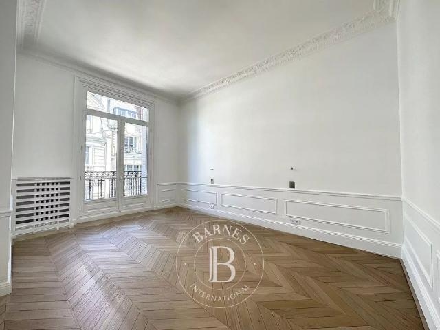 Tout savoir sur cet appartement dans le quartier Ecole Militaire, à Paris 7ème
