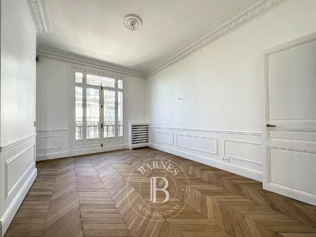 Tout savoir sur cet appartement dans le quartier Ecole Militaire, à Paris 7ème