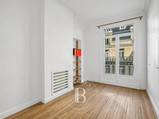 Tout savoir sur cet appartement dans le quartier Ecole Militaire, à Paris 7ème