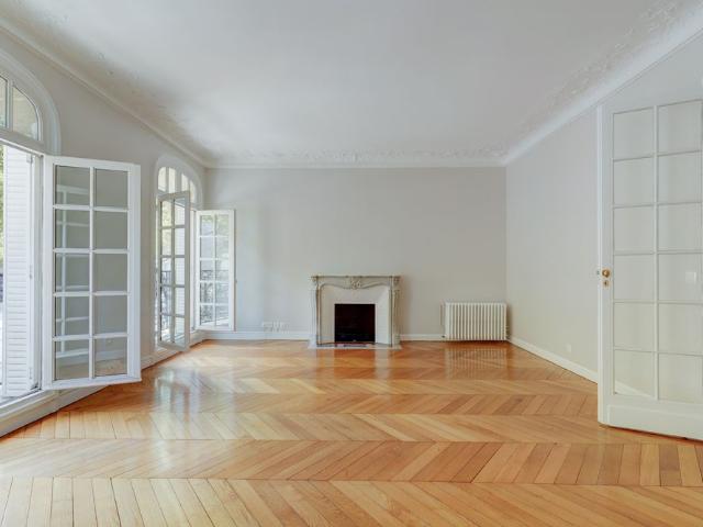 Tout savoir sur cet appartement dans le quartier Ecole Militaire, à Paris 7ème