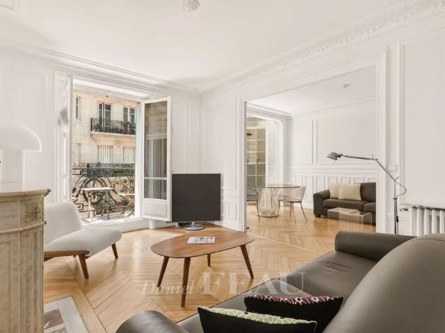 Tout savoir sur cet appartement dans le quartier Ecole Militaire, à Paris 7ème