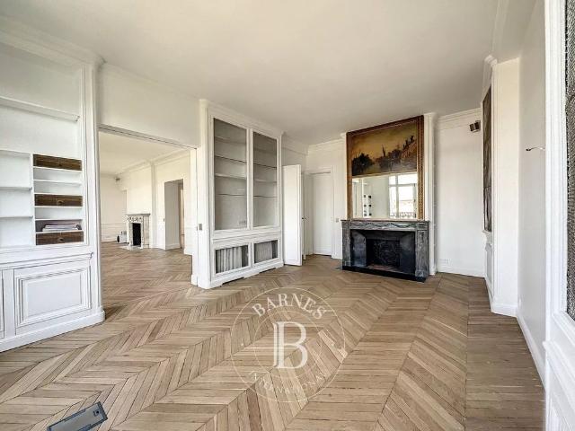 Tout savoir sur cet appartement dans le quartier Ecole Militaire, à Paris 7ème