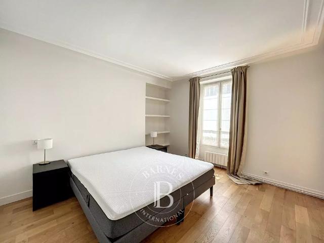 Tout savoir sur cet appartement dans le quartier Elysées Madeleine, à Paris 8ème